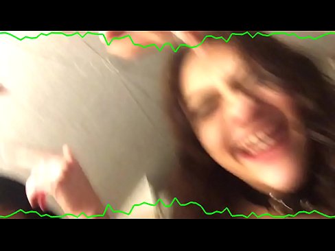 ❤️ Bi kulero emozional morena sexy sasiak geratzen dira puta bitxia Kalitatezko pornoa gugan ☑