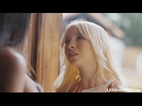 ❤️ Neska hilabete batzuk geroago etxera dator eta amaordearen puxa jaten amaitzen du Kalitatezko pornoa gugan ☑
